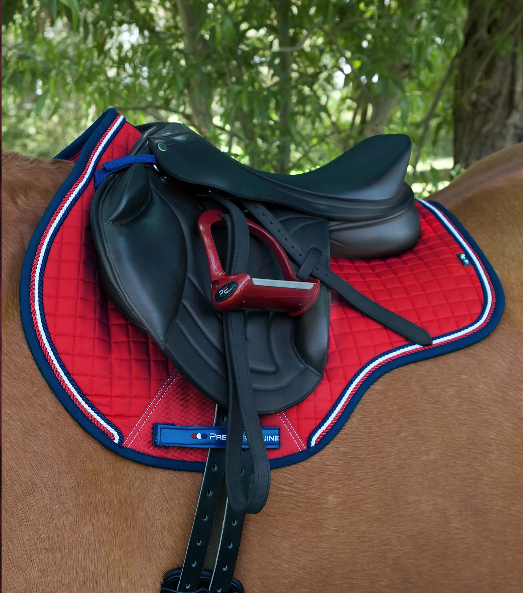 Close Contact European Cotton Saddle Pad - GP/Jump Square Red